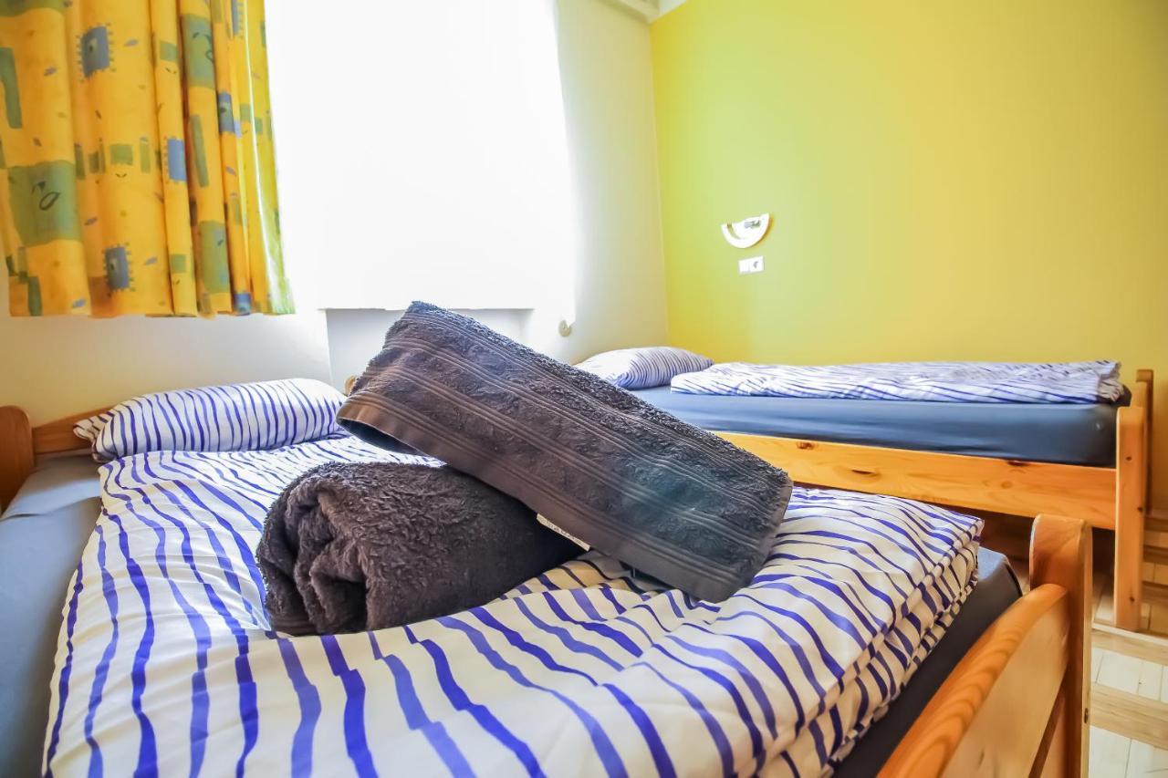 Economic 2Sb Apartment In Lively Area Wina Bagian luar foto